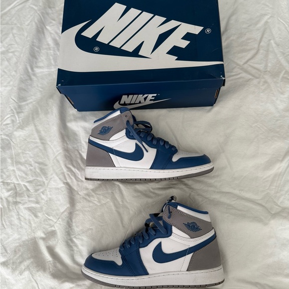 Authentic 2023 Air Jordan 1 Retro High OG "True Blue". - Picture 6 of 8